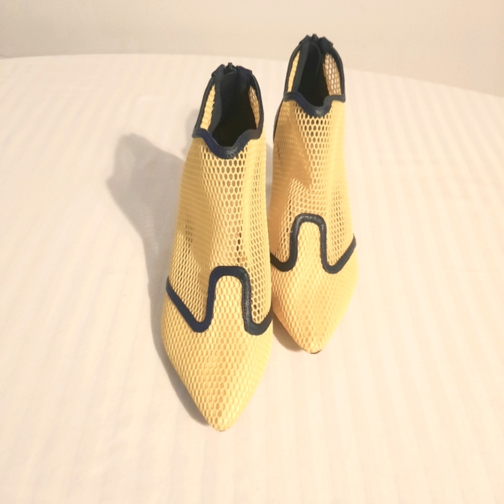 Mesh Booties Navy And Yellow Size 8 - Picture 3 of 10